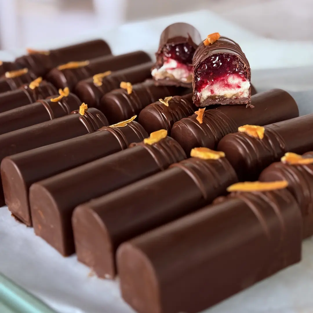 98 Десерт с джем от малини и боровинки, ром и лешници - Image 1